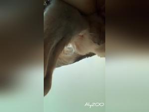 folie impure : épouse baise chien seule