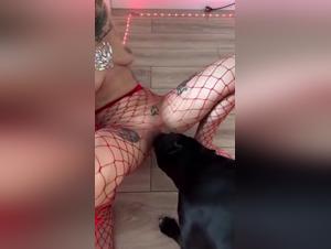 Sonya Sauvage : Sale Pute et Son Chien K9