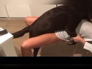 Baise Canine Incroque - Chien Dévore Méuf