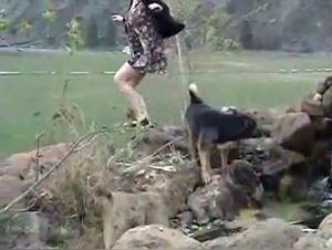 Emily - Pit Stop Chien Zooskool: Baise Sauvage