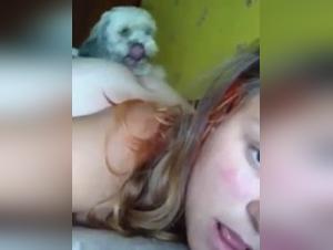 Chica Perra Baise con Perro Voluntariamente Parte 1