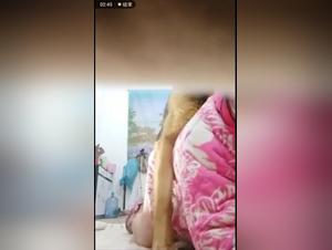 Die geile Beziehung des Mannes mit seinem Hund und der Salope - Ein lustiger Weg zur Liebe