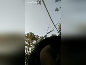 Chien défonce fille dans les bois