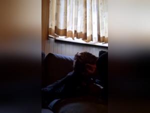 nonna s*uppa il pene del cane