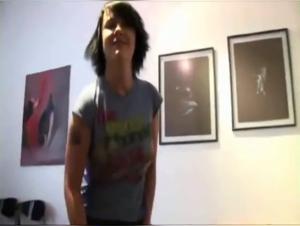 Extreme Zoophilie : A Woman and Her Dog Get Wild in This Video