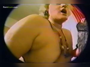 Mature woman and her dog in a shocking amateur film