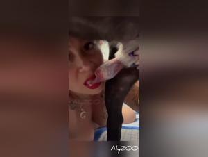 Salope baise chien HD
