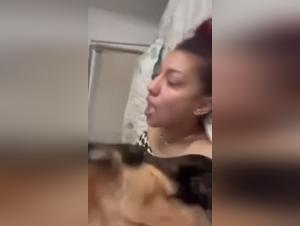 Hund vögelt ein Mädchen: Heißes Hund-Sex-Video