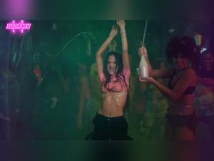 Natti Natasha - Tu Perrota (Dog Bangs Girl)