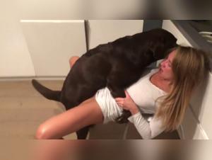 Veronica - Un Cadeau Spécial: Une Vidéo de Zoophilie Excitante