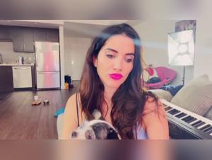 elisa jordana and her dog