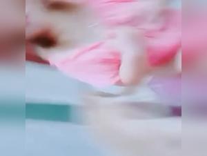 chinese rose, nœud rose sur jeune fille