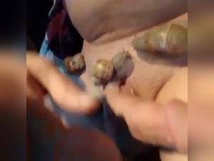 Baise Sensuelle :  Snail en Ecriture érotique sur une Femme Dévouée