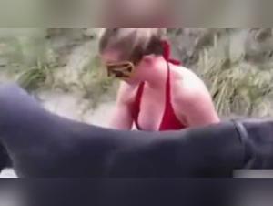 Une journée amusante à la plage se transforme en une expérience bestiale