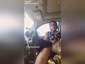 Chien dévore la fille