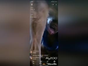 Teen succhia un Pastore Tedesco in diretta