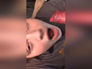 seul avec la chienne, soulagement sauvage