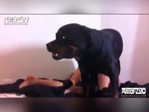 Gran perro sodomizando a una mujer
