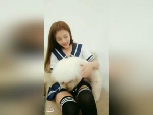 Femme asiatique et son chien - Une scène de zoophilie hardcore