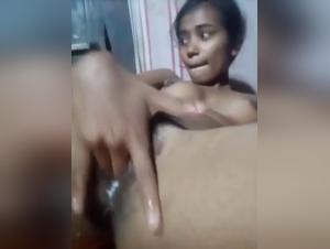 verheiratete indische frau mit hund